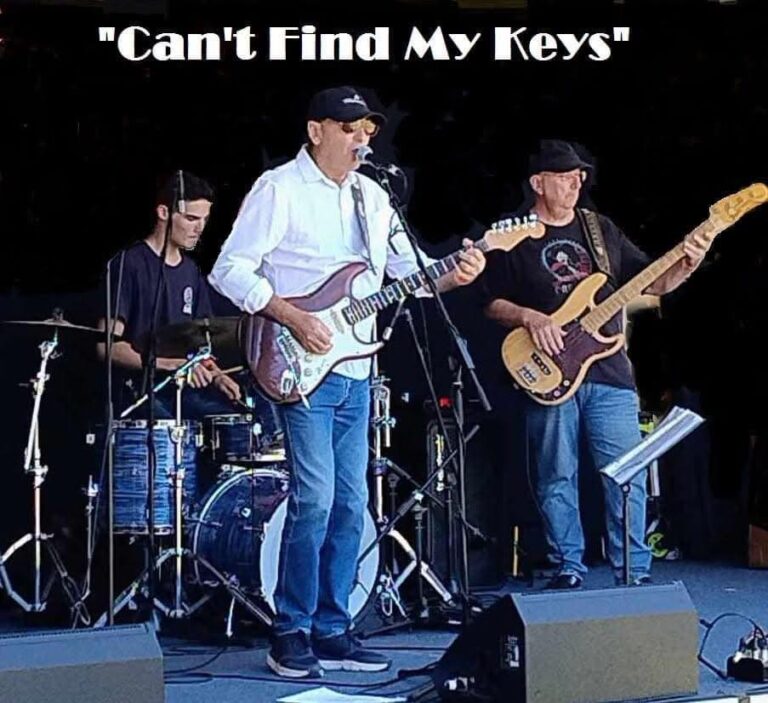 Can't Find My Keys performing at SS&A Albury.